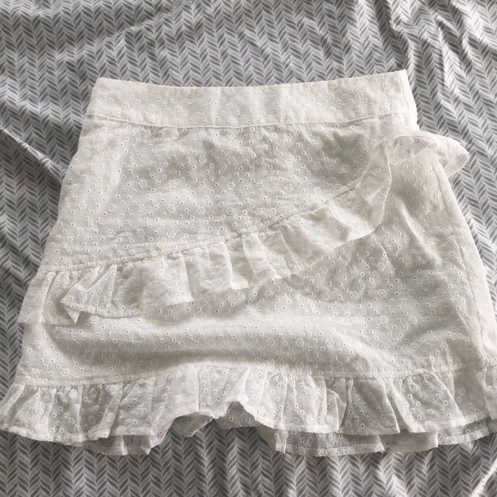 WHITE SKIRT